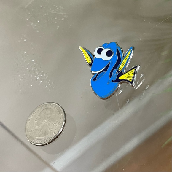 Finding Nemo Dory enamel pin Disney fish ocean aquarium the little mermaid - Picture 1 of 5